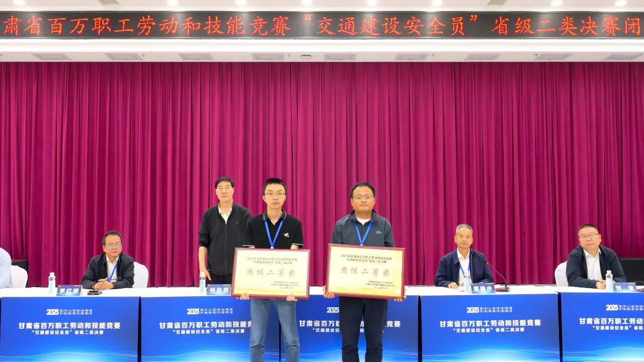 獲獎(jiǎng)?wù)掌?jpg 獲獎(jiǎng)?wù)掌?jpg